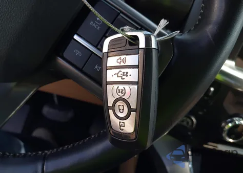 2021 Ford F-150 Lariat from USA, damaged, VIN 1FTFW1E82MFC08901